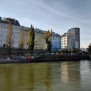 Apartment Family With Two Bathrooms Near To Center, Wien