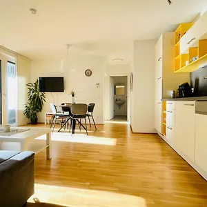 Apartment Topmodernes Sonnenwohnen Bei U-bahn Und Therme Oberlaa, 15 Min Bis Stephansplatz, Wien